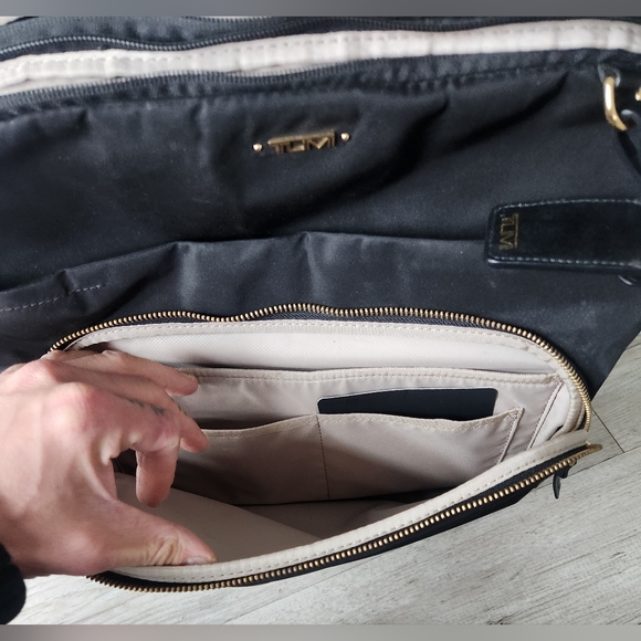 TUMI BLACK NYLON 2 WHEELED COMPACT CARRY ON - Picture 10 of 11